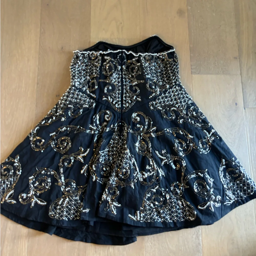 ASOS DESIGN embellished bandeau mini dress in black sequin pearl strapless US 10 - Picture 8 of 13